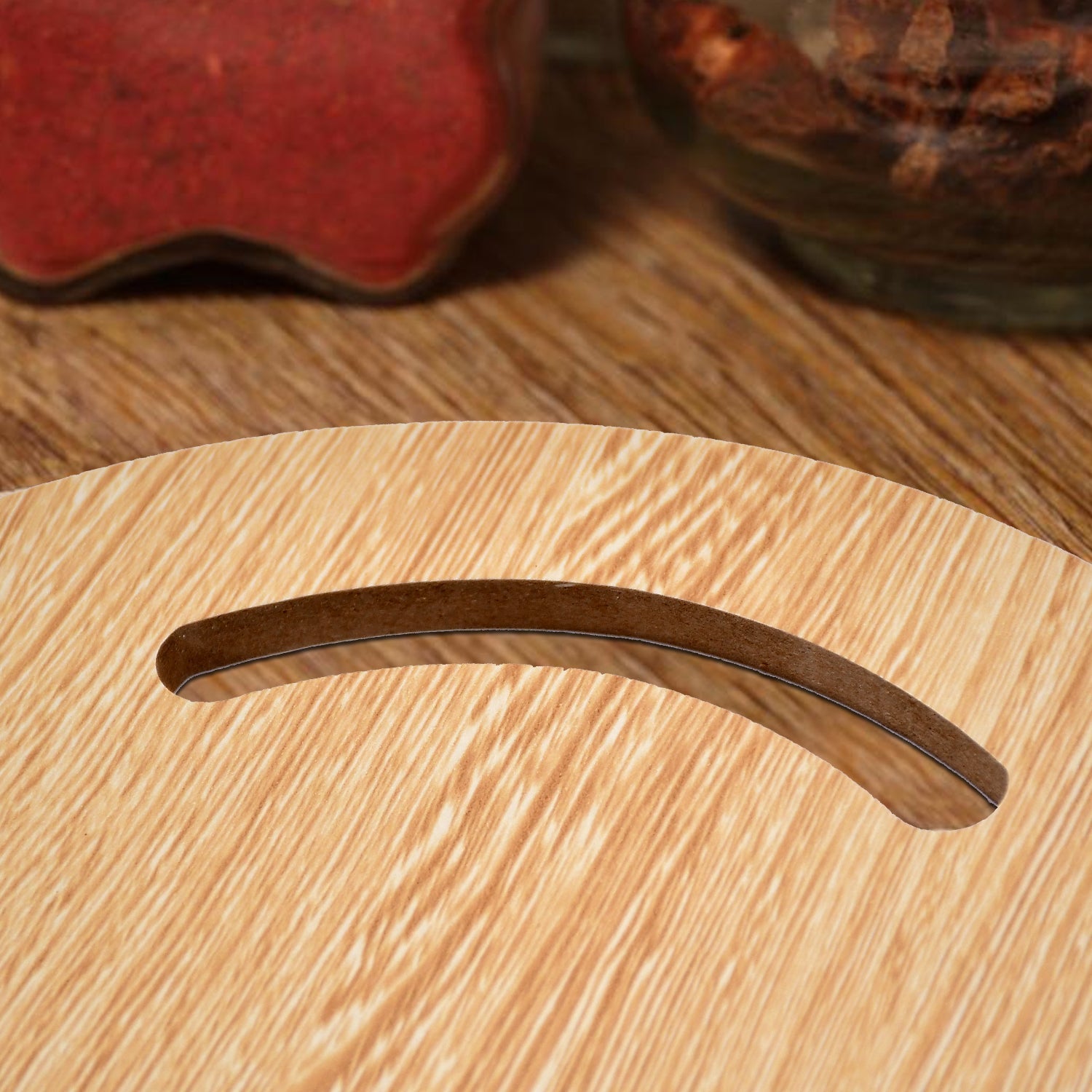 Small round wooden chopping board Small round wooden chopping board